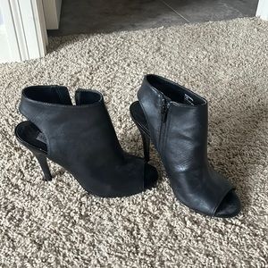 Black Steve Madden leather upper heels